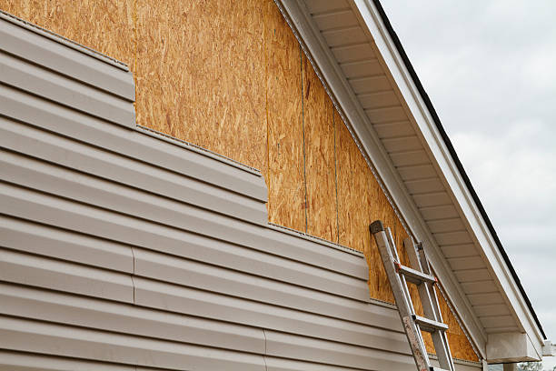 24/7 Emergency Siding Repair experts in Newark, NY